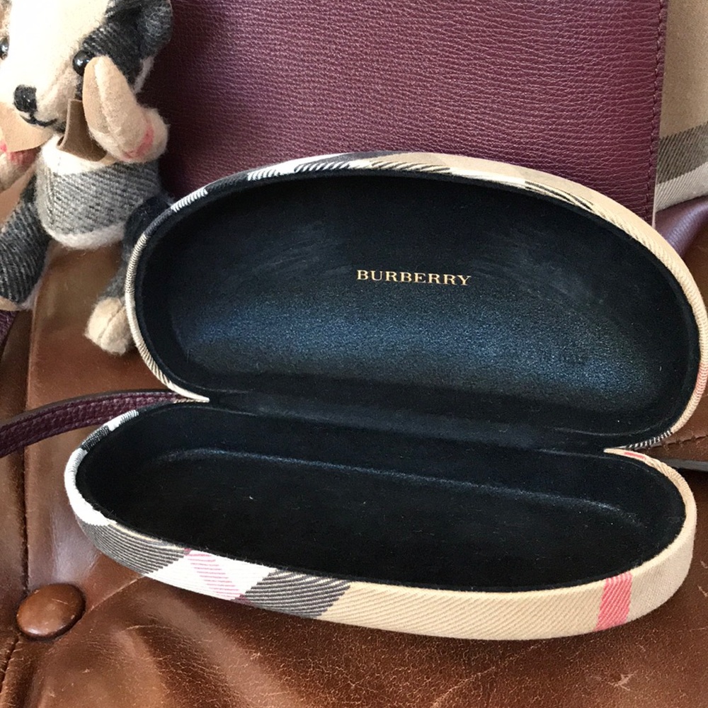 Burberry Sunglass Case - Picture 4 of 4